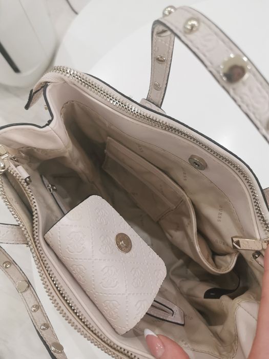 Чанта Guess от Италия