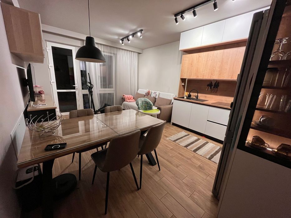 Cameră in apartament pentru stundenta/doamna-coabitare – Dealul Cetății | apartament renovat | grădină + parcare