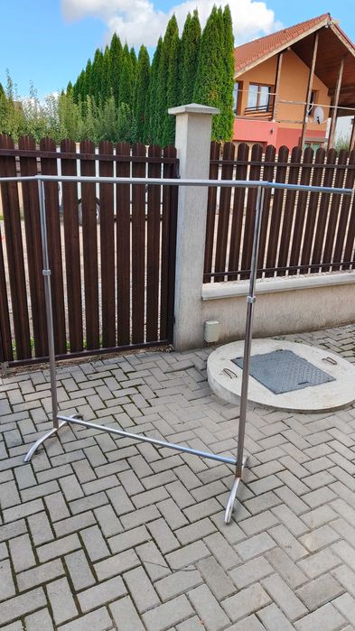 Suporți umerașe / Stendere metalice depozitare confecții – ultra rezistenți