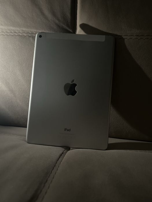 IPAD Air 1 в нормальном состоянии
