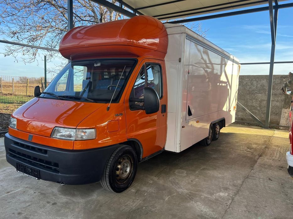 De inchiriat - autorulota Fiat ducato - dotari - vitrina rece