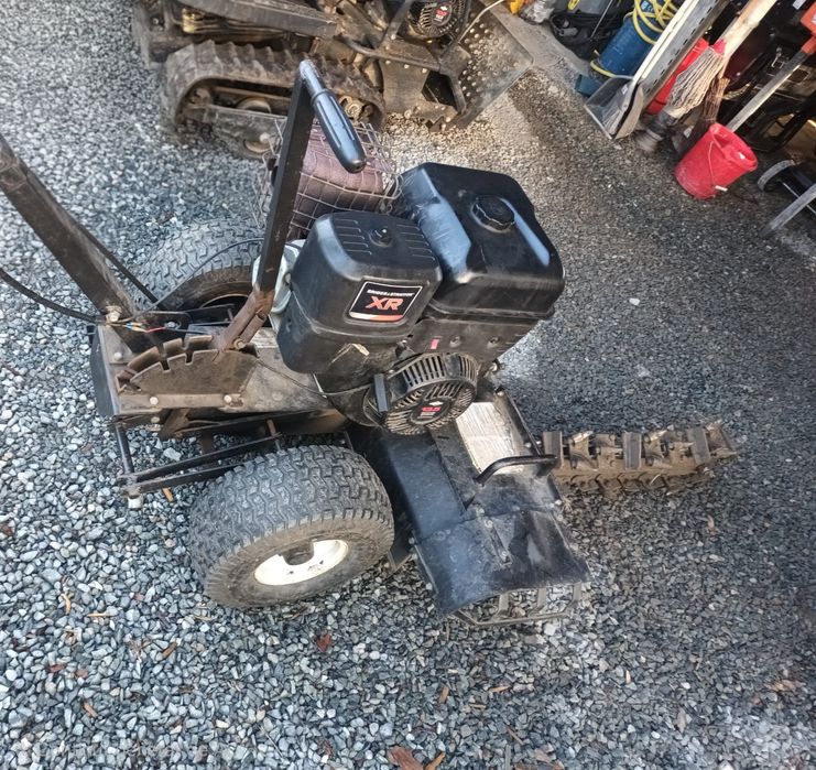 motoburgiu pamant  sapator santuri pamant