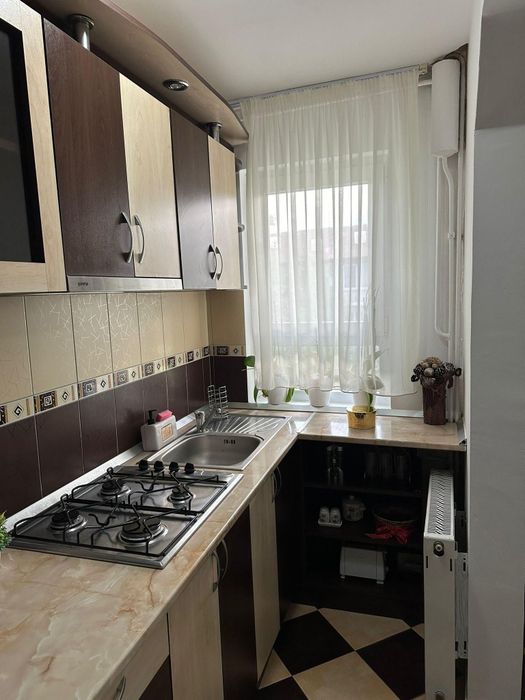 Ofer spre închiriere apartament cu 2 camere