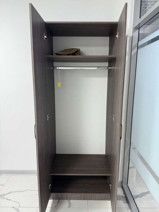 Продам шкаф и стол