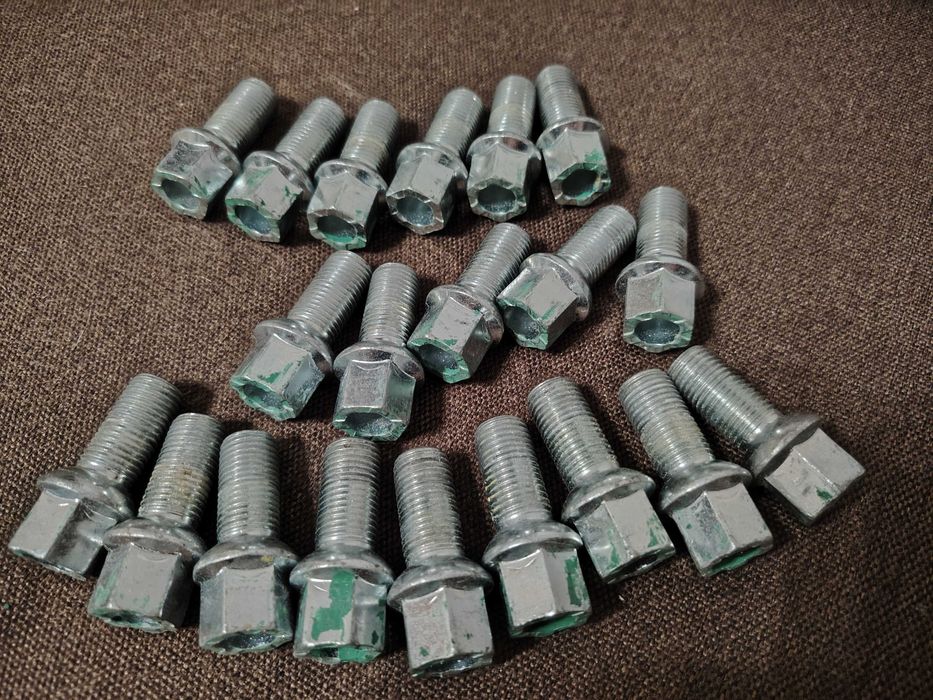 Болты колесные, оригинал, М14, головка 17, новые