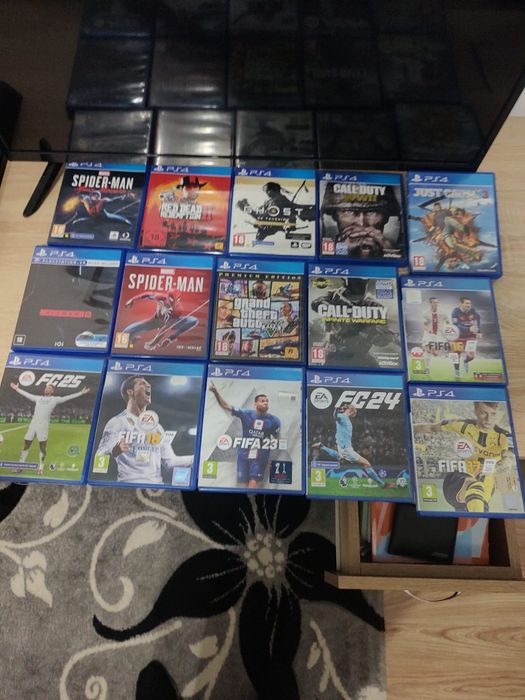 Vând PlayStation 4pro 1TB, 2 manete+15 jocuri