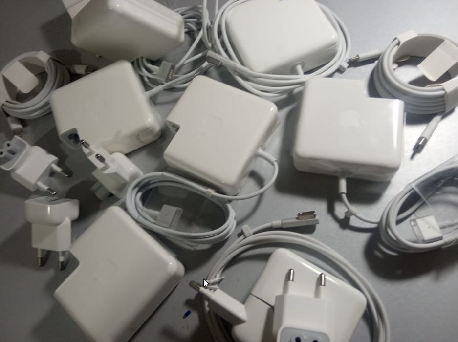 на MacBook зарядка блок питания