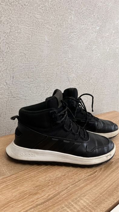 Кроссовки адидас