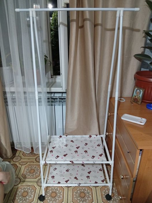 Продам вешалку стойку