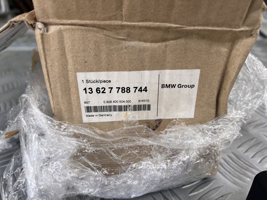 М57 М47 Дебитомер Bmw part : 13627788744 ЧИСТО НОВ.