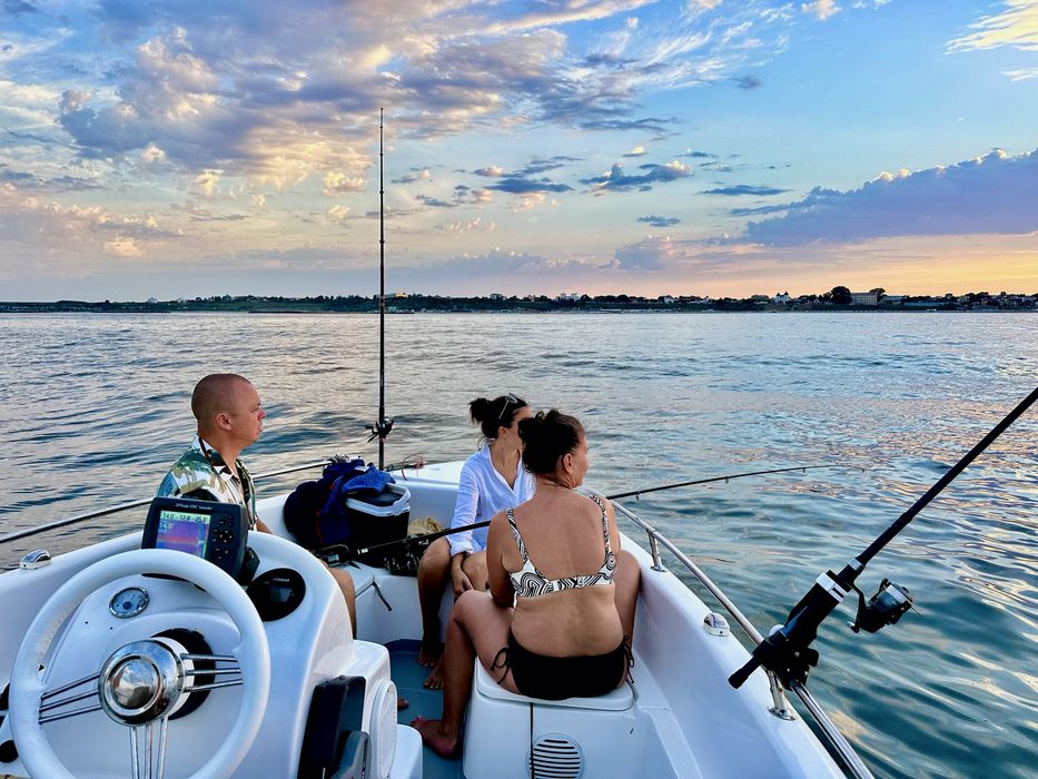 Barca / Salupa Delphin 5.5.An 2020 cu motor Yamaha 80 cp (100 h) + peridoc inmatriculat. Pescuit, agrement, etc