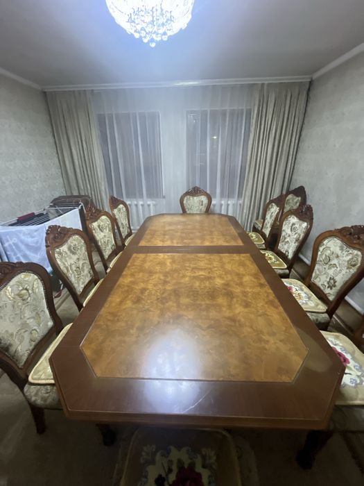 Продам стол и стулья