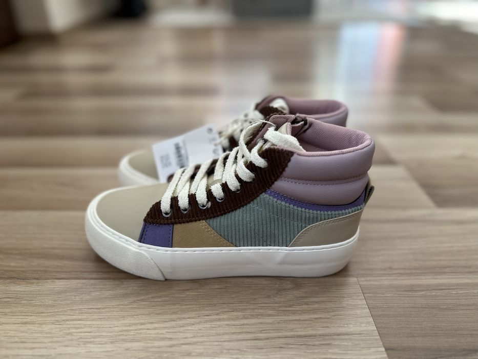 Нови детски  кецове за момиче