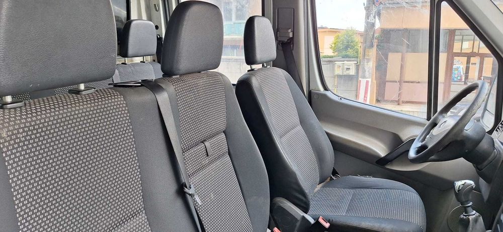 Vand camioneta 7 locuri Mercedes Sprinter.