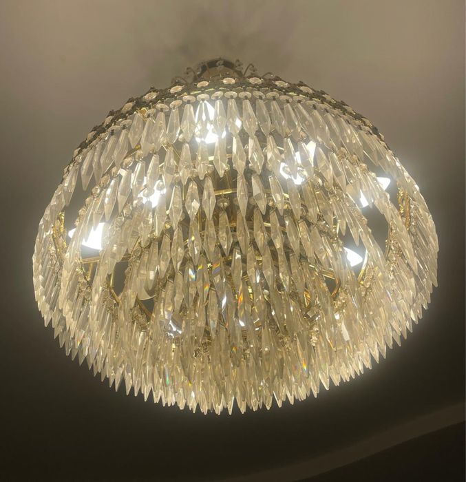 Люстра в очень хорошем состоянии