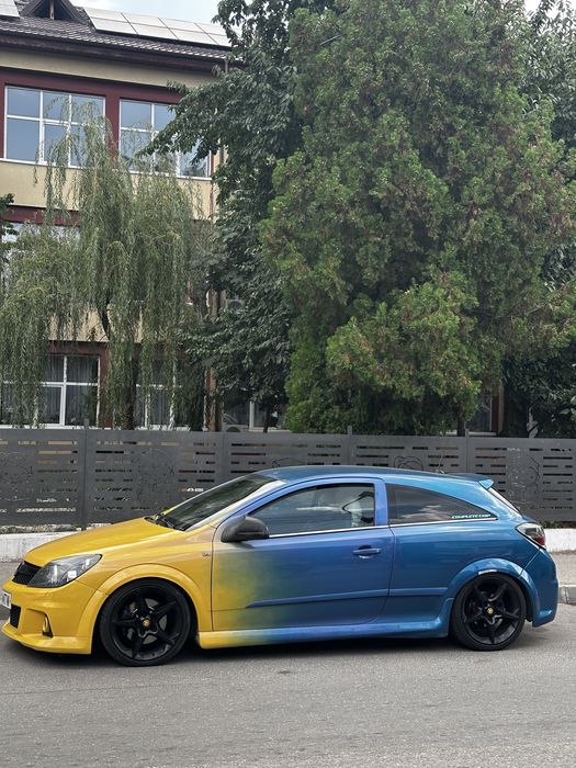 Opel astra h gtc
