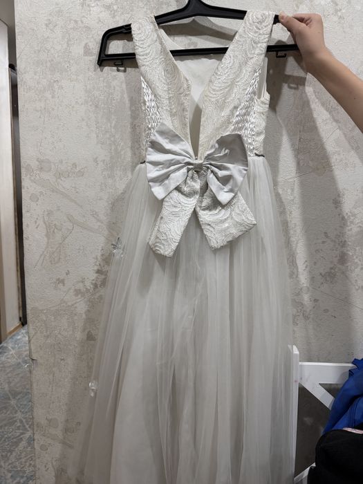 Продам платье белое одевали 2раза .