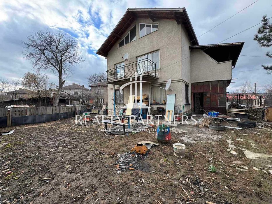 Продава Eтаж от къща - кв. Църква, гр. Перник