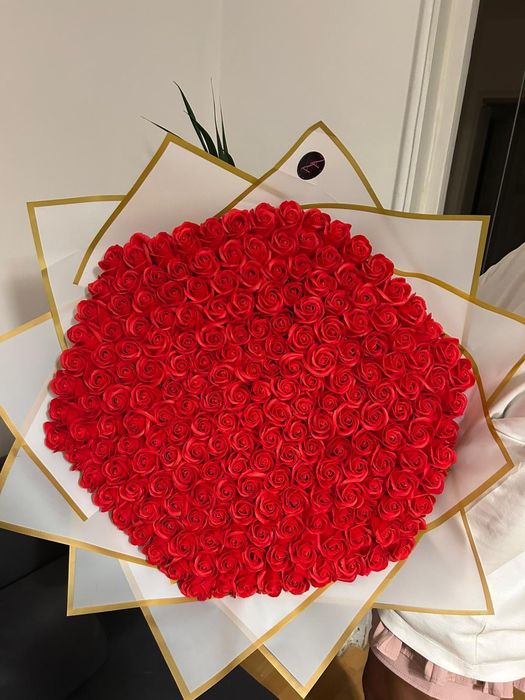 Buchet 101 trandafiri sapun/ stitch Angel/  albastrau roz mov roșu