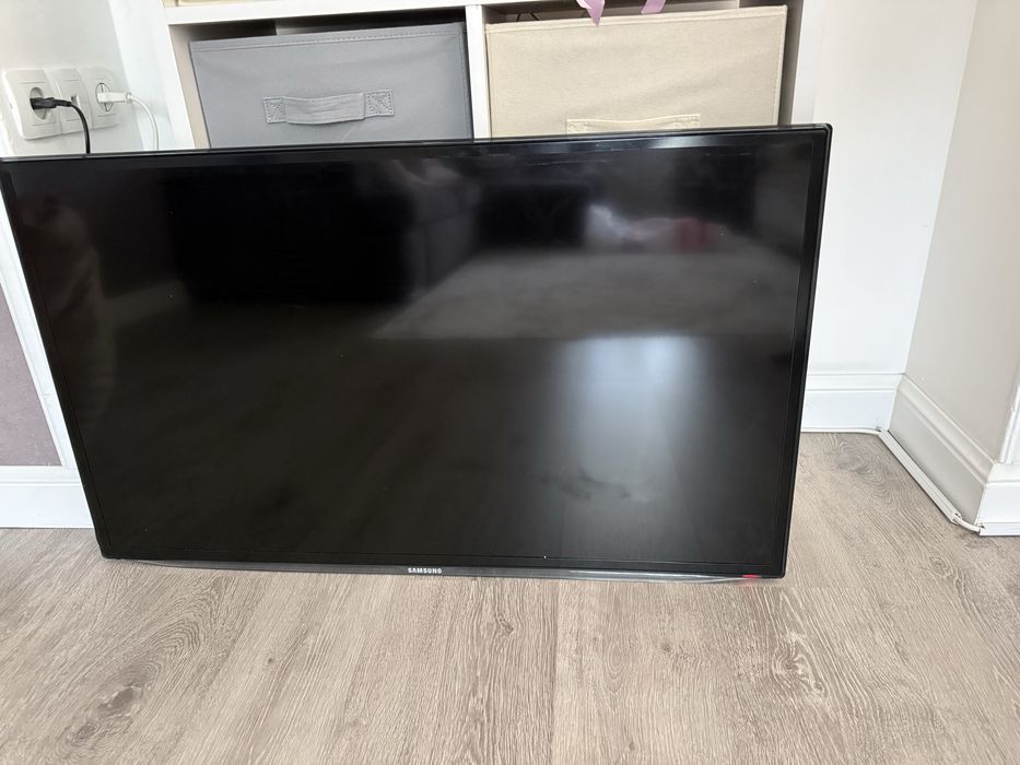 Продам телевизор smart samsung