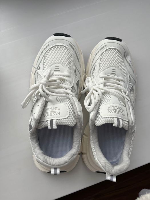 Новые кроссовки 40-43 размер