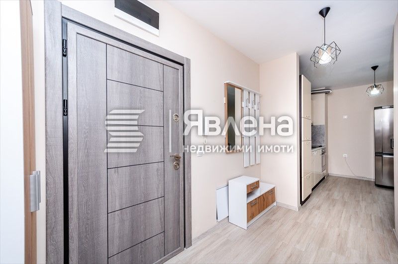 Продавам 3-стаен апартамент