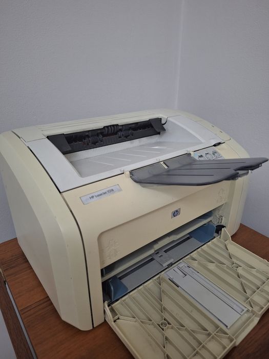 Продам принтер ч/б  HP Laserjet 1018
