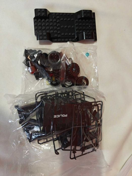 Joc constructii Hummer Police H2 tip lego 80 piese cu 1 figurina