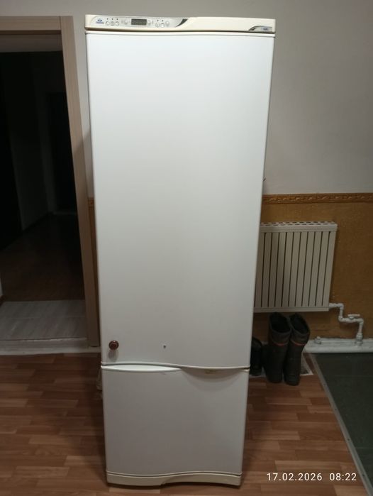 Продаю холодильник