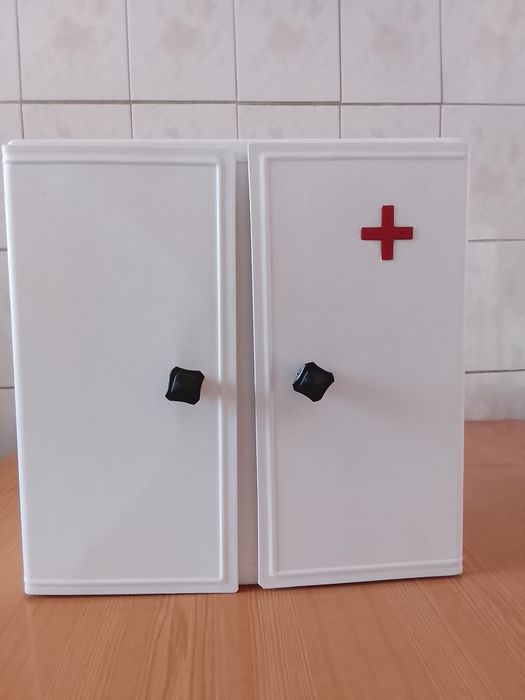 Продам аптечку для лекарств