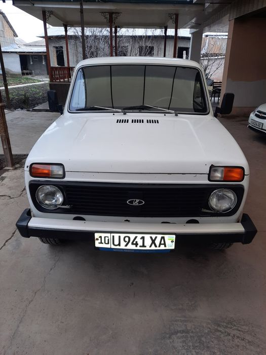 Niva.  2121 sotiladi,