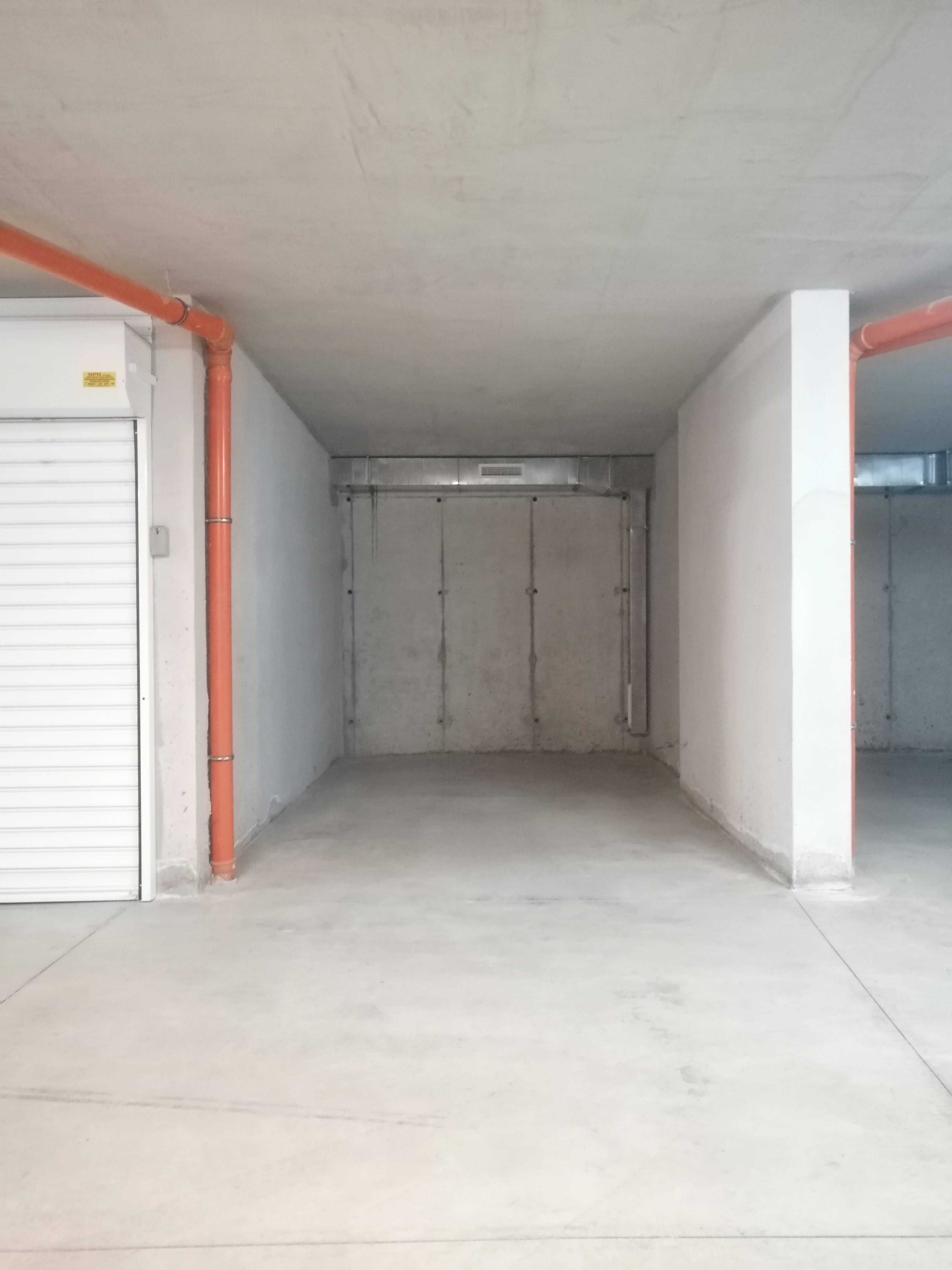 Гаражи - 2 бр. в кв. Връбница 2 гр. София Връбница 2 • OLX.bg