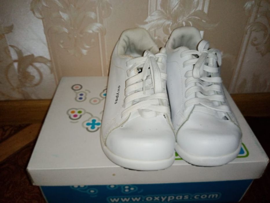 Продаю кроссовки 36 размер испанские