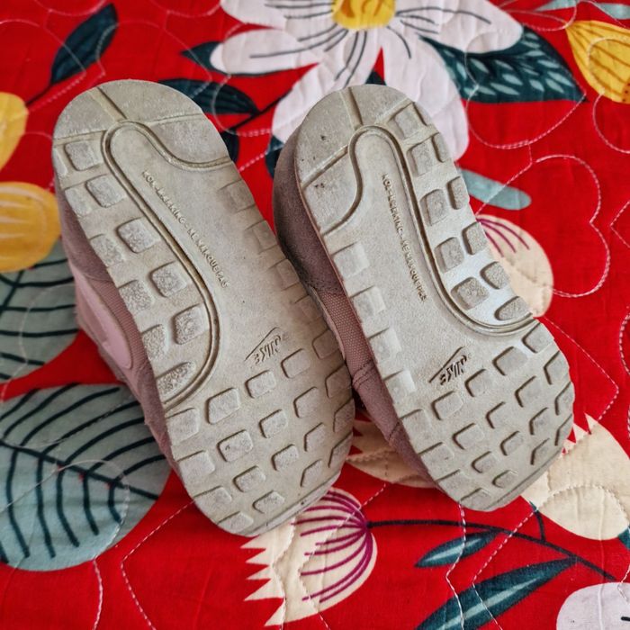 Adidasi nike bebelusi