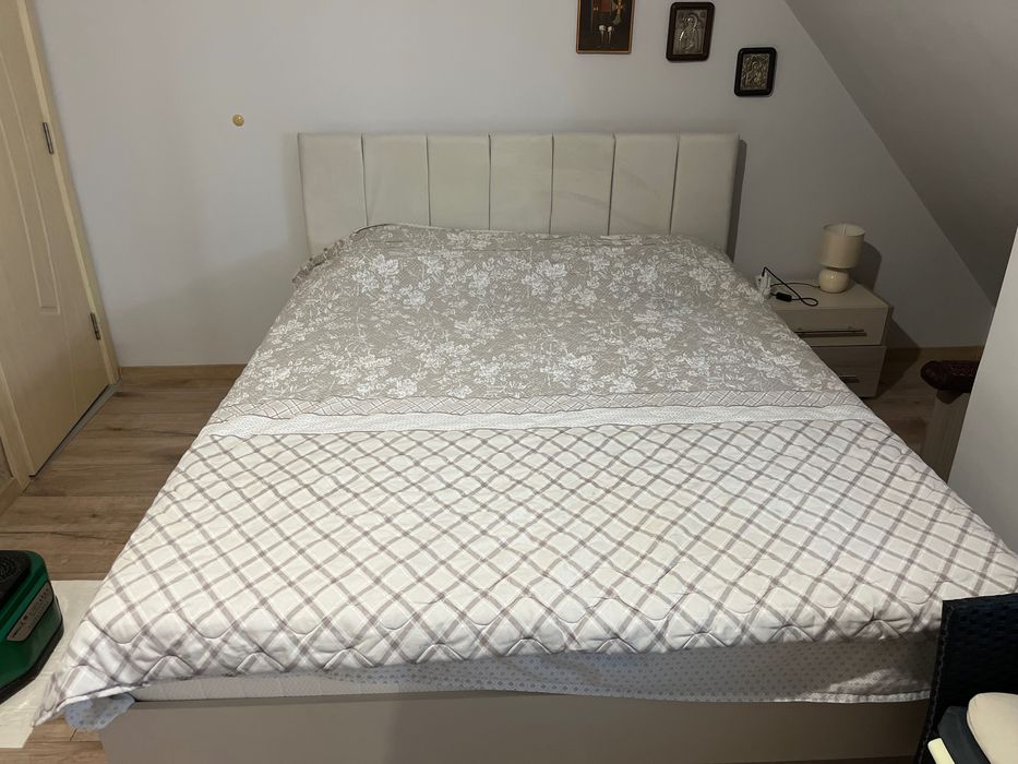 Спалня с повдигащ механизъм и две шкафчета ,160х200