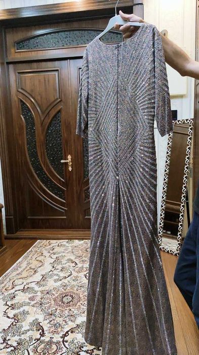 Шикарное вечернее платье