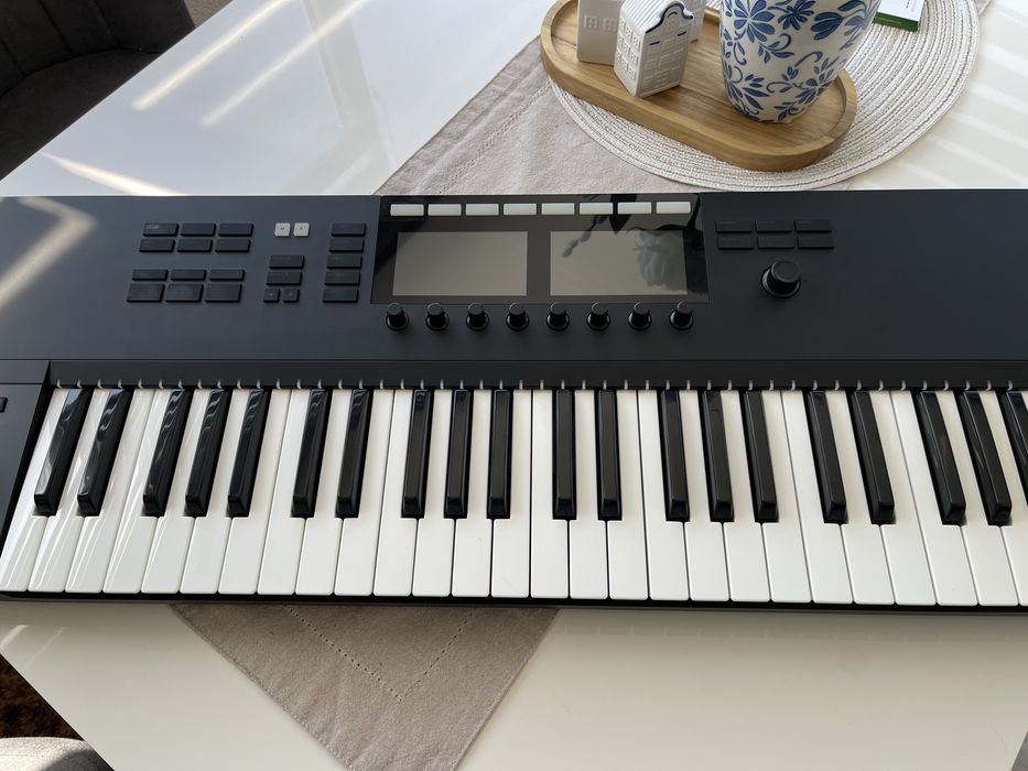 Midi клавиатура Native komplete kontrol s49 mk2