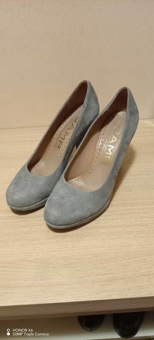 Pantofi dama din piele intoarsa. Numar 36.