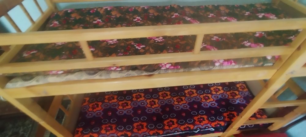 Двухэтажная детская кровать.