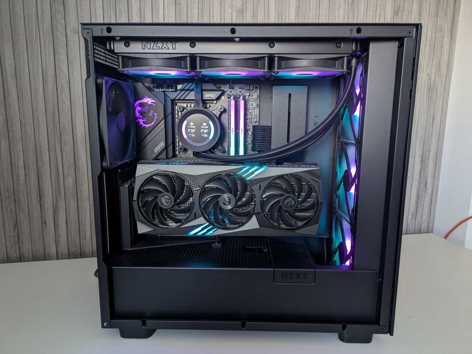 Геймърски компютър с RTX 4080, i7-13700K, 32GB RAM