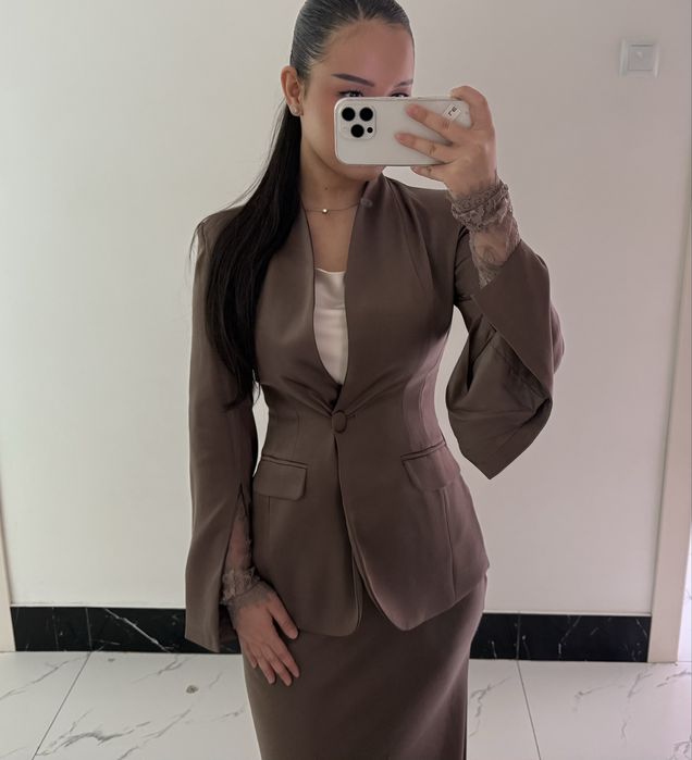 шоколадная двойка со сьемными кружевными рукавами. размер : 44-46