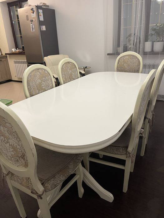 Стол со стульямидля гостинной