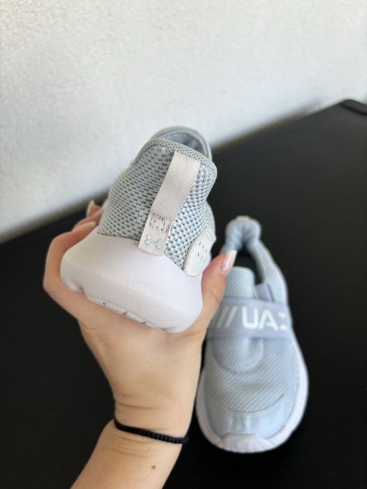 Adidasi under armour 32