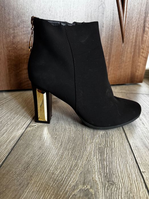 Дамски боти на ток