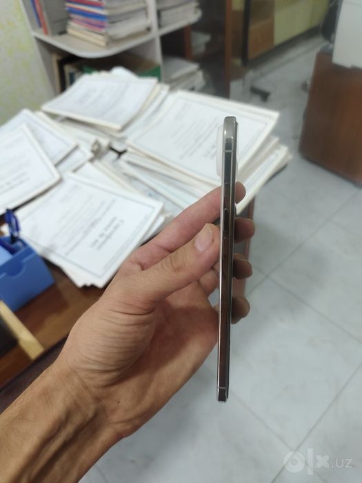 Iphone  17 air. Yangidek. Naqtga sotiladi