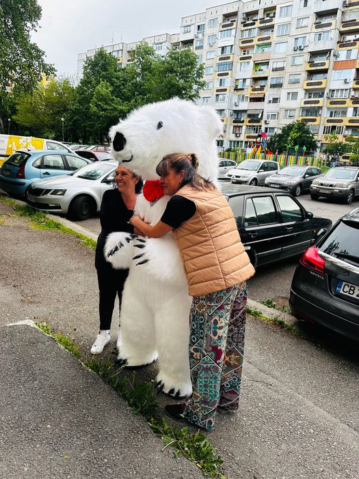 Голяма бяла мечка за вашите тържества.