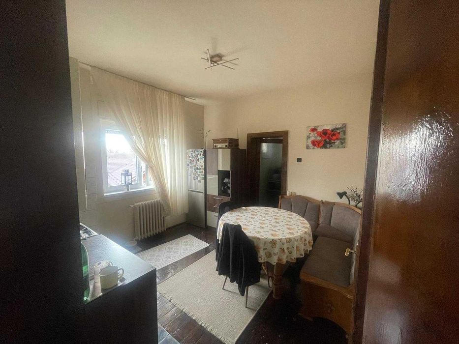 Apartament 3 camere, loc parcare in curte, spatiu verde,P-ta Izvoare.