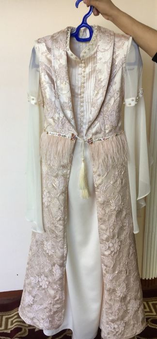 Kelinsalom ko'ylak sotiladi