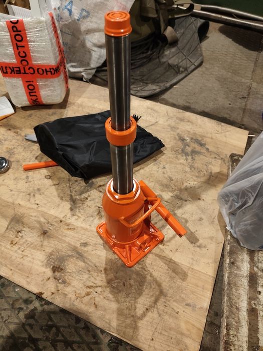 Продам домкрат новый