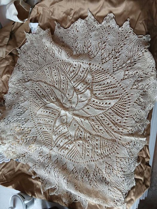 Чаши чинии и вази